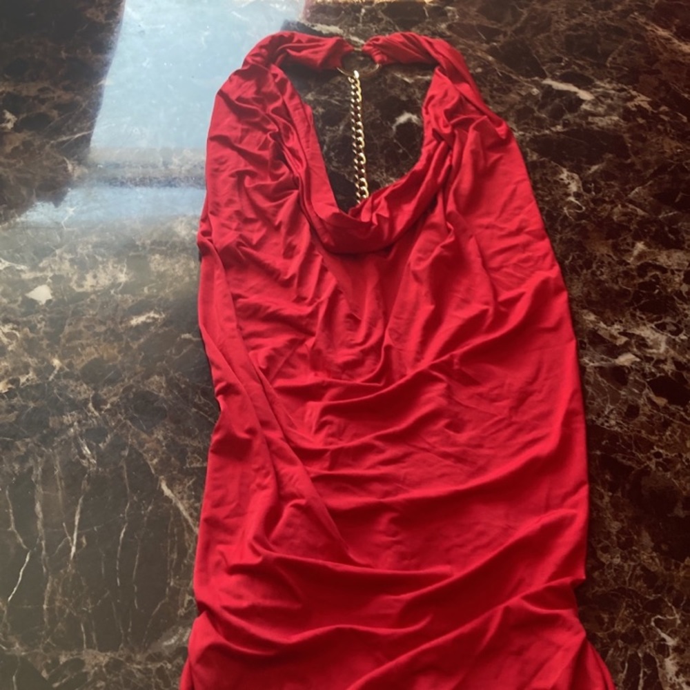 Red scoup front Chain back